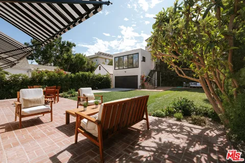 $2,690,000 | 129 North Almont Drive, Los Angeles, CA 90048