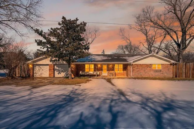 $365,000 | 702 El Camino Real, Chico, TX 76431