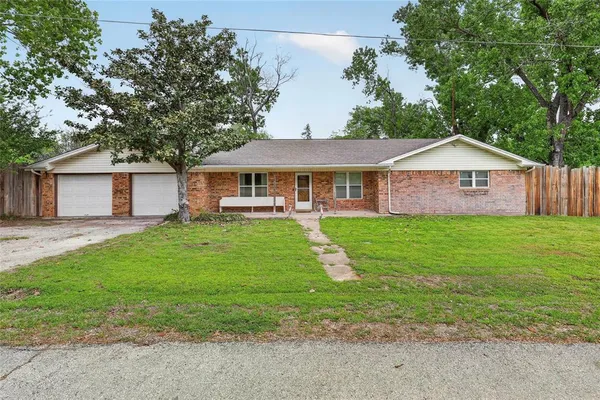 $365,000 | 702 El Camino Real, Chico, TX 76431