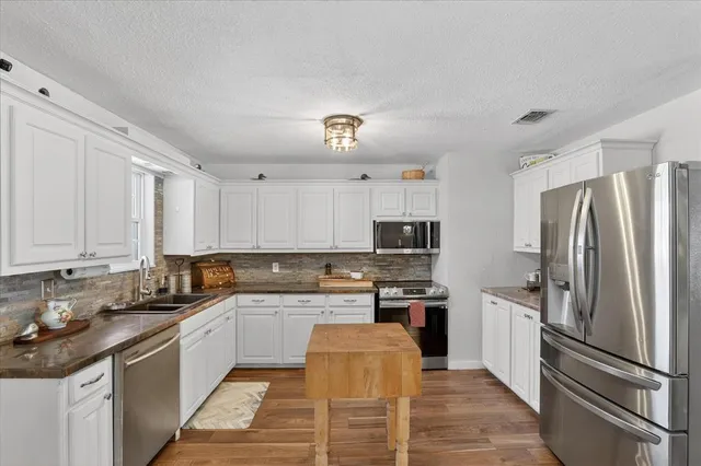 $365,000 | 702 El Camino Real, Chico, TX 76431