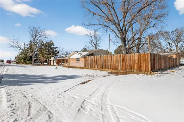 $365,000 | 702 El Camino Real, Chico, TX 76431