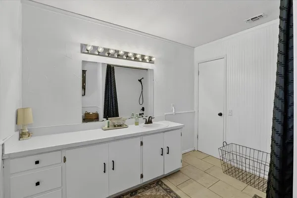 $365,000 | 702 El Camino Real, Chico, TX 76431