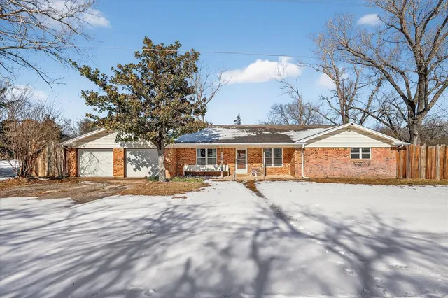 $365,000 | 702 El Camino Real, Chico, TX 76431