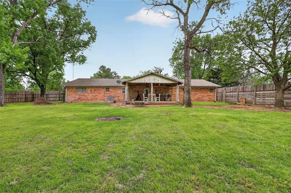 $365,000 | 702 El Camino Real, Chico, TX 76431