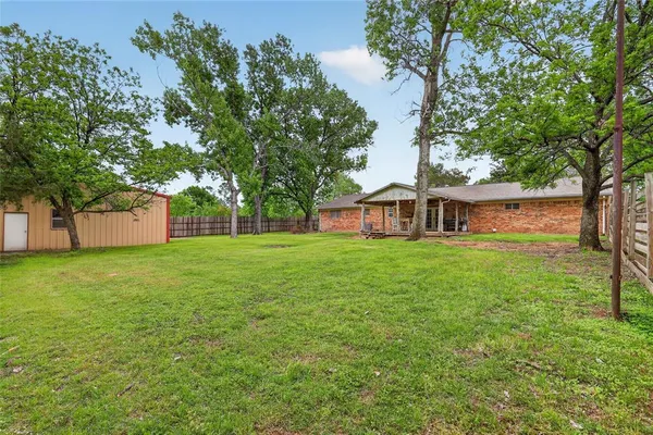 $365,000 | 702 El Camino Real, Chico, TX 76431
