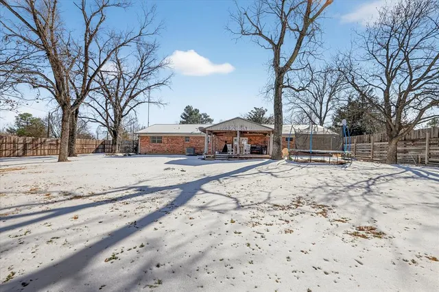 $365,000 | 702 El Camino Real, Chico, TX 76431