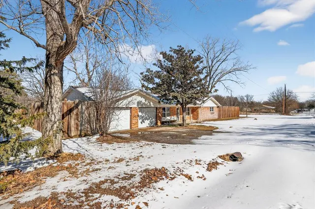 $365,000 | 702 El Camino Real, Chico, TX 76431