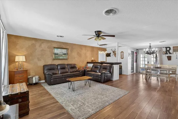 $365,000 | 702 El Camino Real, Chico, TX 76431