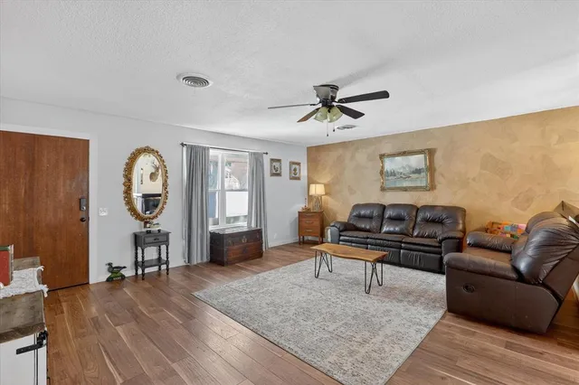 $365,000 | 702 El Camino Real, Chico, TX 76431