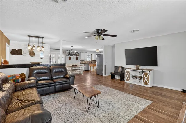 $365,000 | 702 El Camino Real, Chico, TX 76431