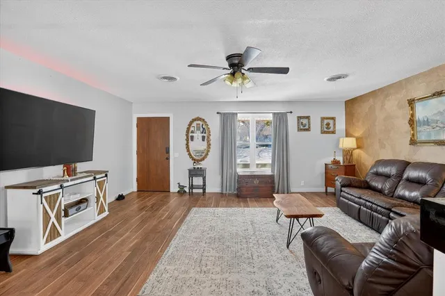 $365,000 | 702 El Camino Real, Chico, TX 76431