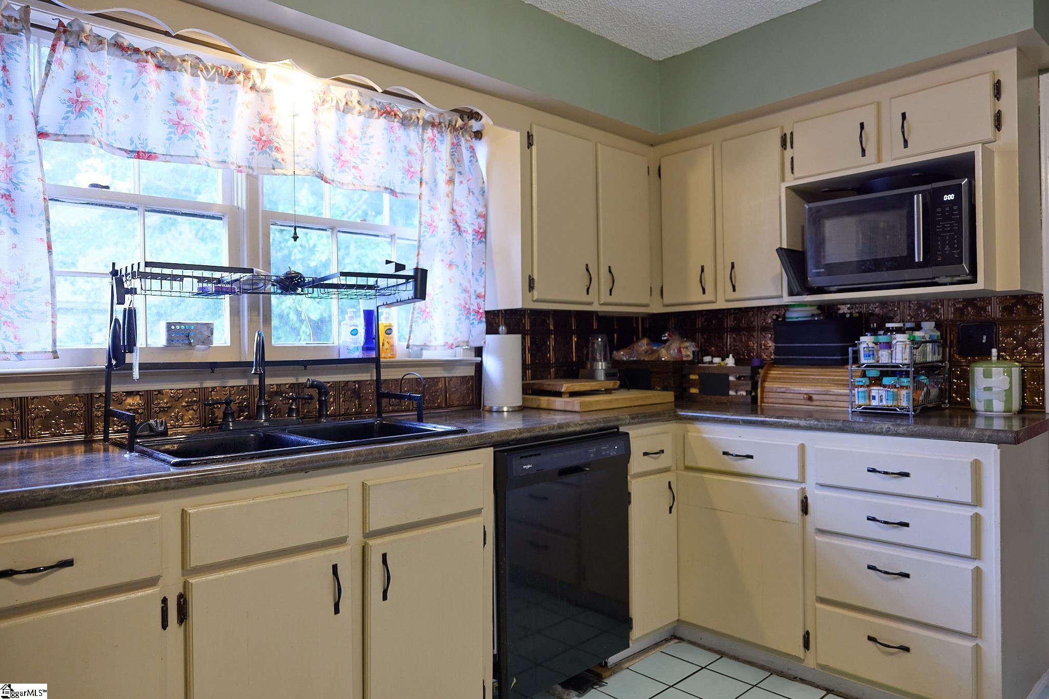 406 South 2nd Street Easley, SC 29640 - Photo 7 of 33