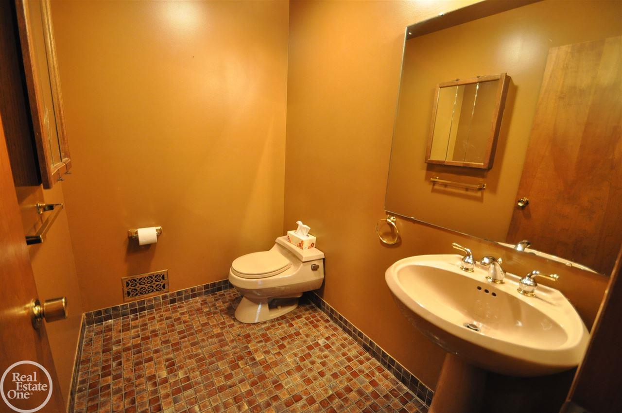 2509 Munster Road Rochester Hills, MI 48309 - Photo 14 of 31