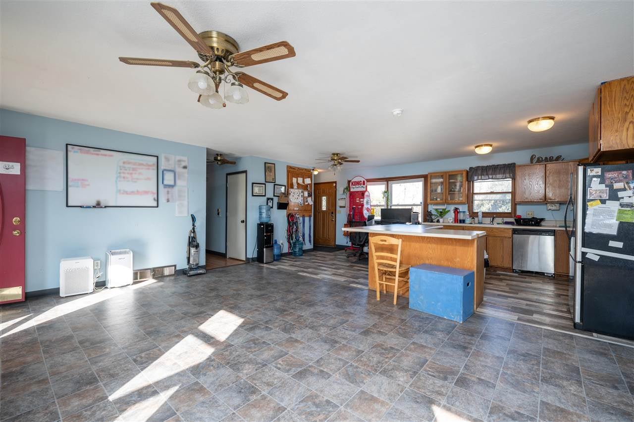 1045 Vine Avenue Riverside, IA 52327 - Photo 5 of 42 Gallery Image 5