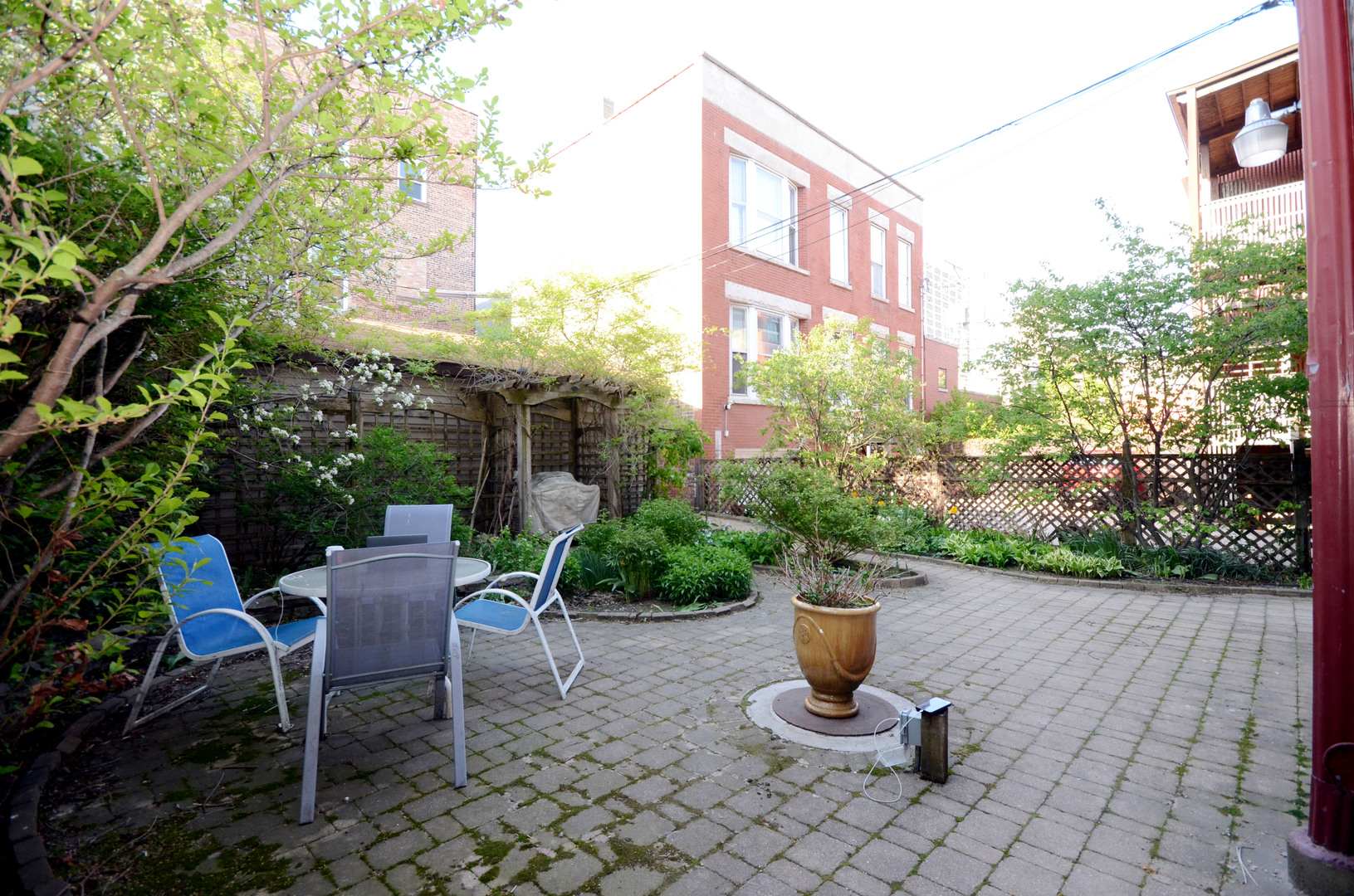 622 West Briar Place, Unit G Chicago, IL 60657 - Photo 15 of 16 a view of a chair and table in backyard of the house