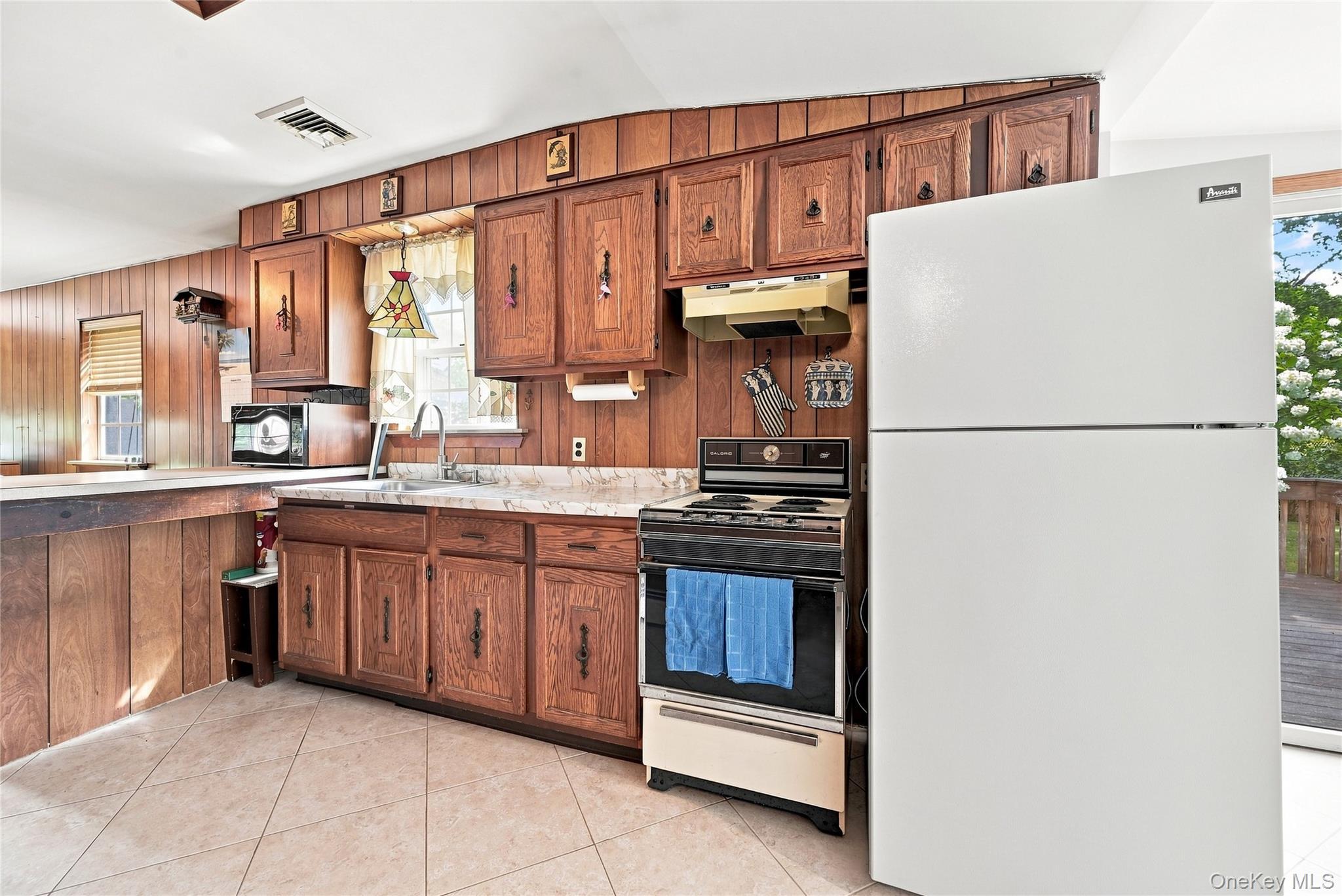 76 Queen Road Rocky Point, NY 11778 - Photo 9 of 29 Gallery Image 9