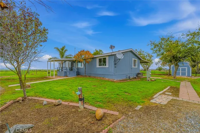 a view of a house with a big yard