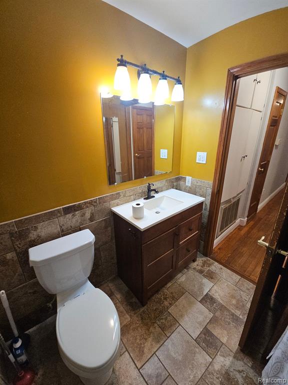 26035 Schoenherr Road Warren, MI 48089 - Photo 17 of 23