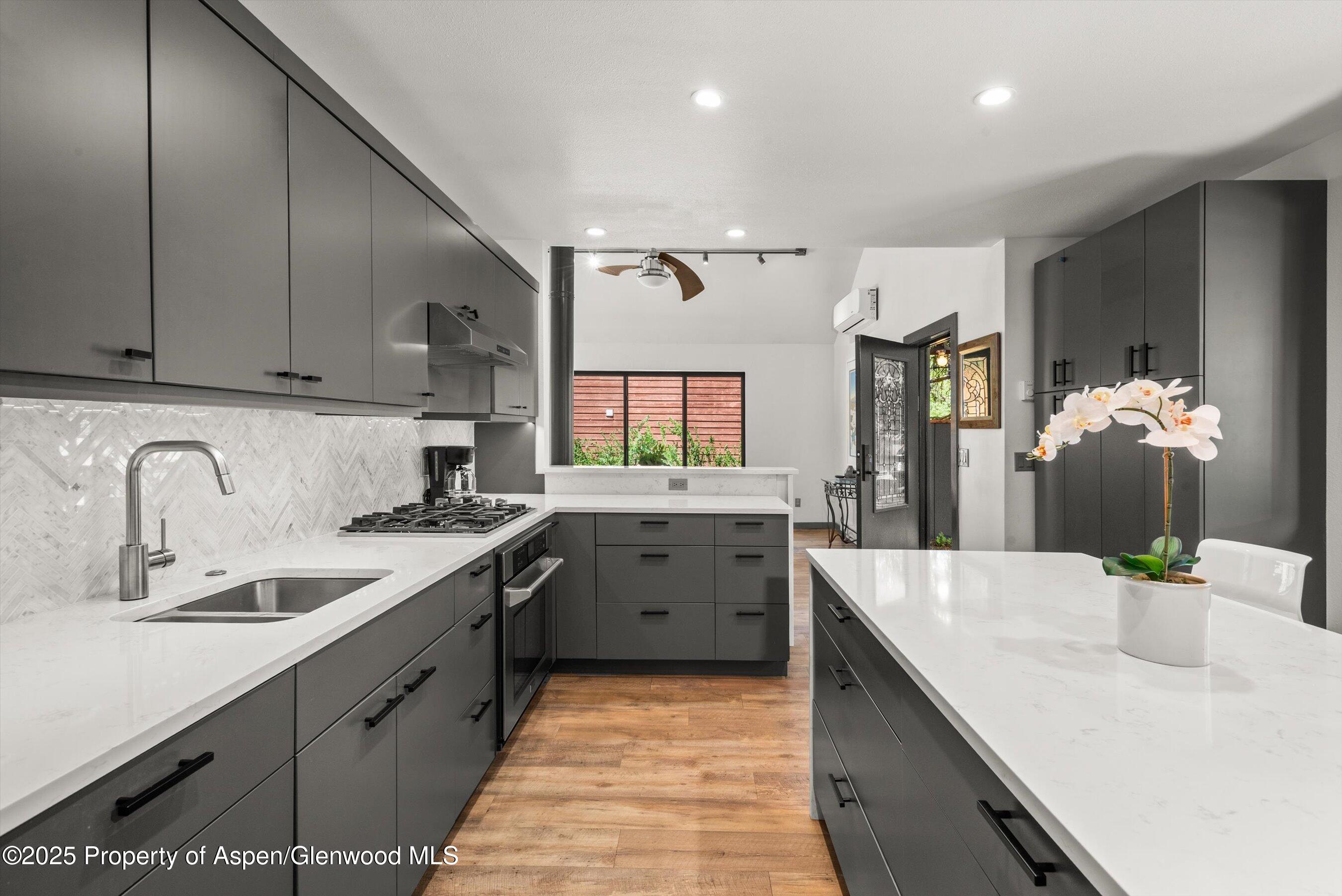 128 Mountain Court Basalt, CO 81621 - Photo 15 of 27 Kitchen