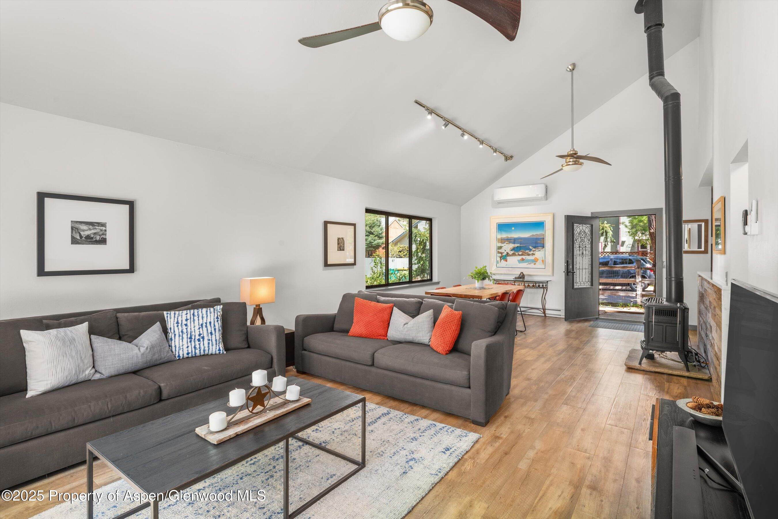 128 Mountain Court Basalt, CO 81621 - Photo 8 of 27 Living Room