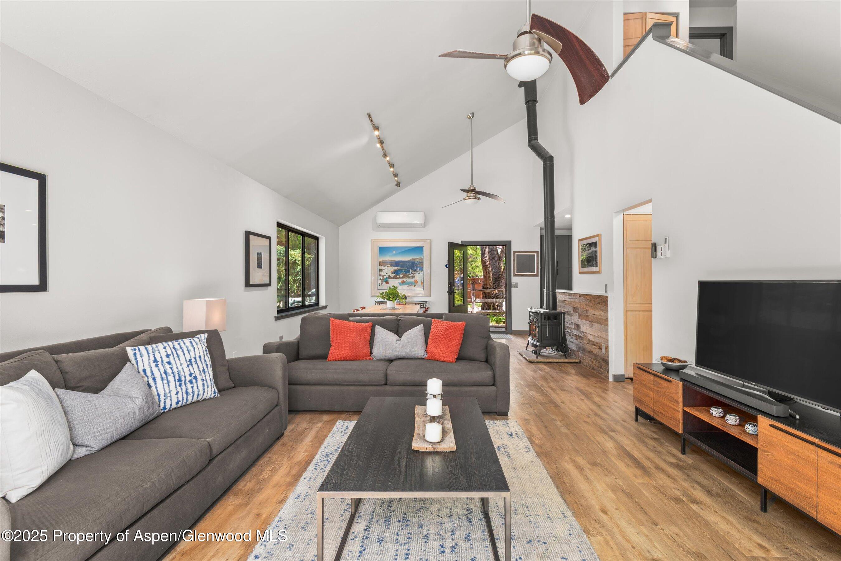 128 Mountain Court Basalt, CO 81621 - Photo 10 of 27 Living Room