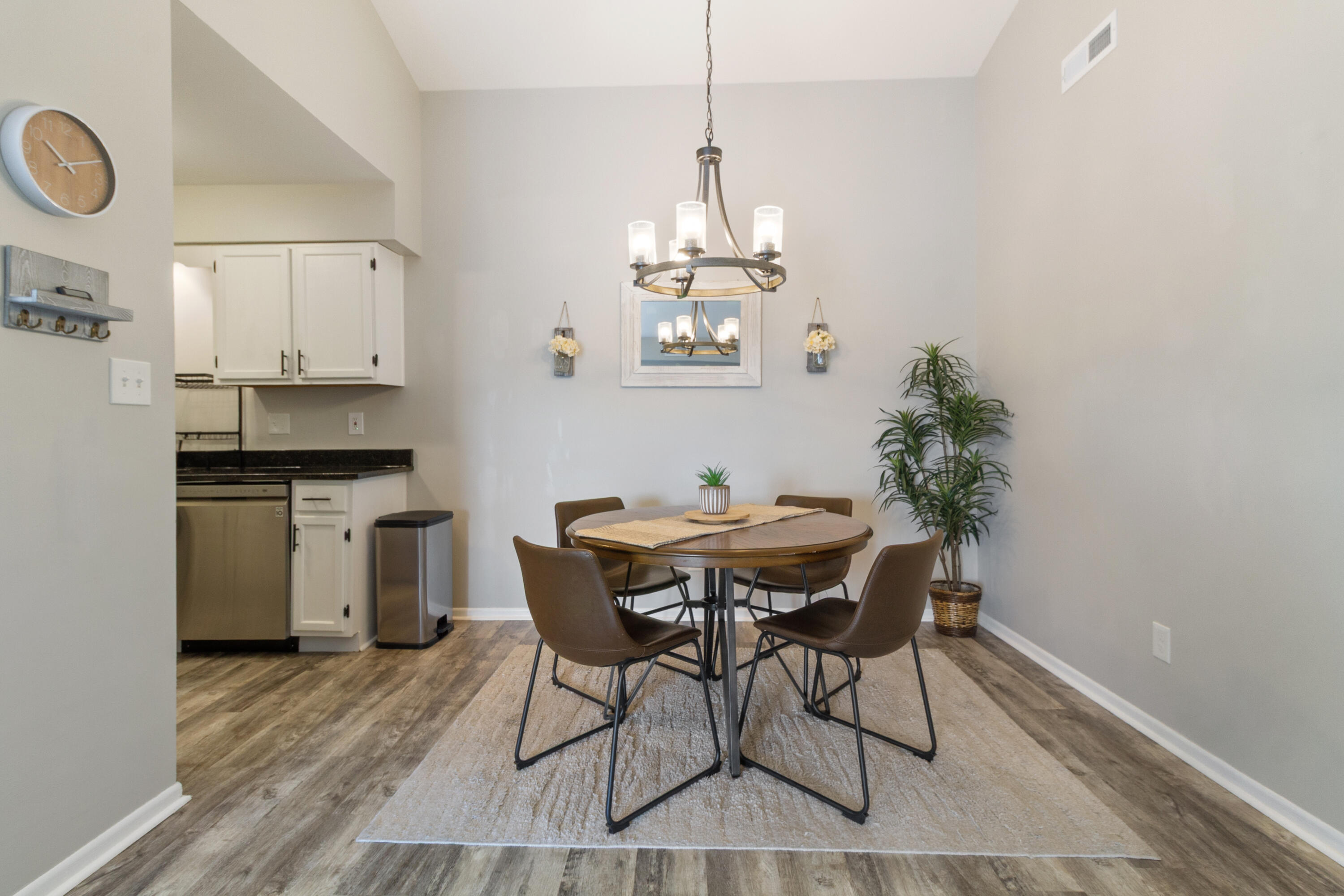 9621 Merrillville Road, Unit 304 Crown Point, IN 46307 - Photo 5 of 15 3000x2000
