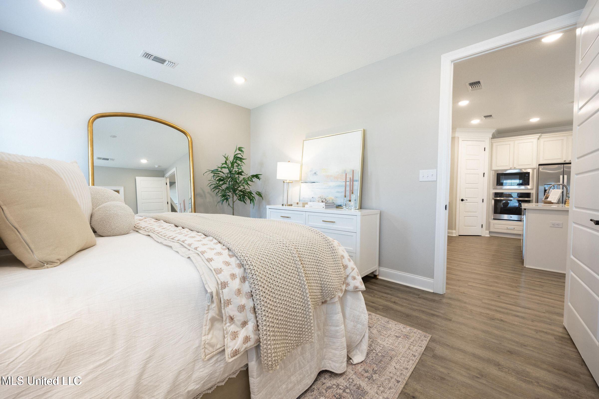 12105 Creole Way Gulfport, MS 39503 - Photo 12 of 73 20250715021209149641000000-o