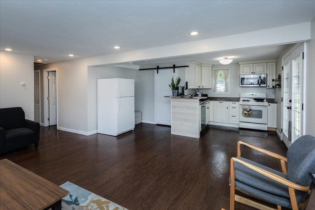 54 Elizabeth Road Billerica, MA 01821 - Photo 13 of 25