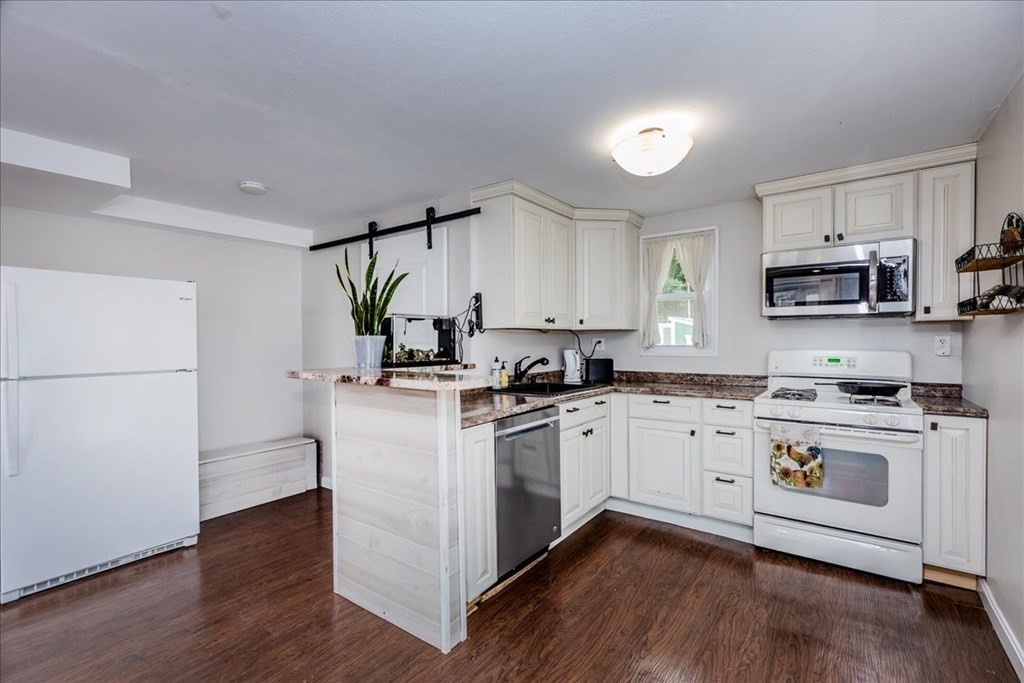 54 Elizabeth Road Billerica, MA 01821 - Photo 8 of 25