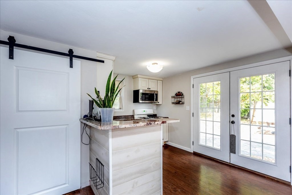 54 Elizabeth Road Billerica, MA 01821 - Photo 10 of 25