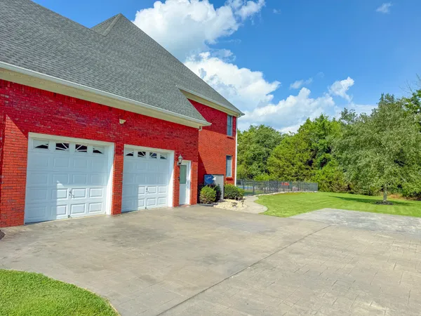 $799,900 | 275 Crescentview Road, Pulaski, TN 38478