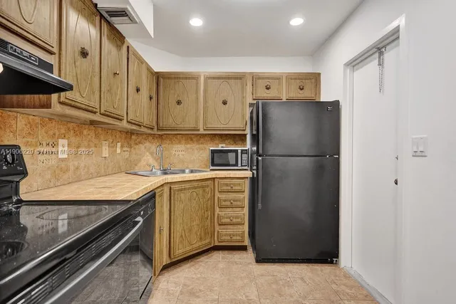 $1,800 | 3101 Oakland Shores Drive, Unit H209, Oakland Park, FL 33309