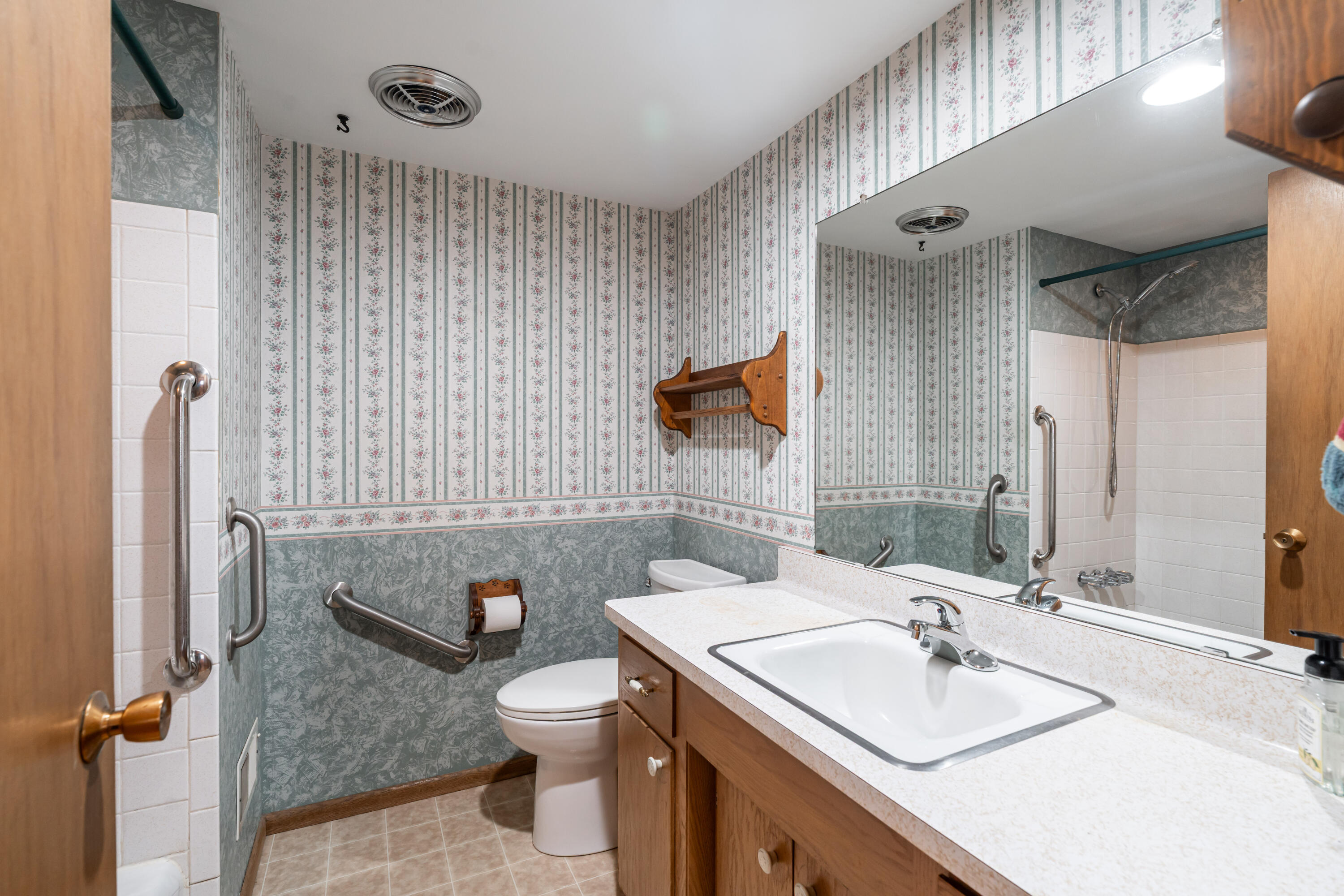 W136N8741 Esquire Road Menomonee Falls, WI 53051 - Photo 25 of 45 full bath