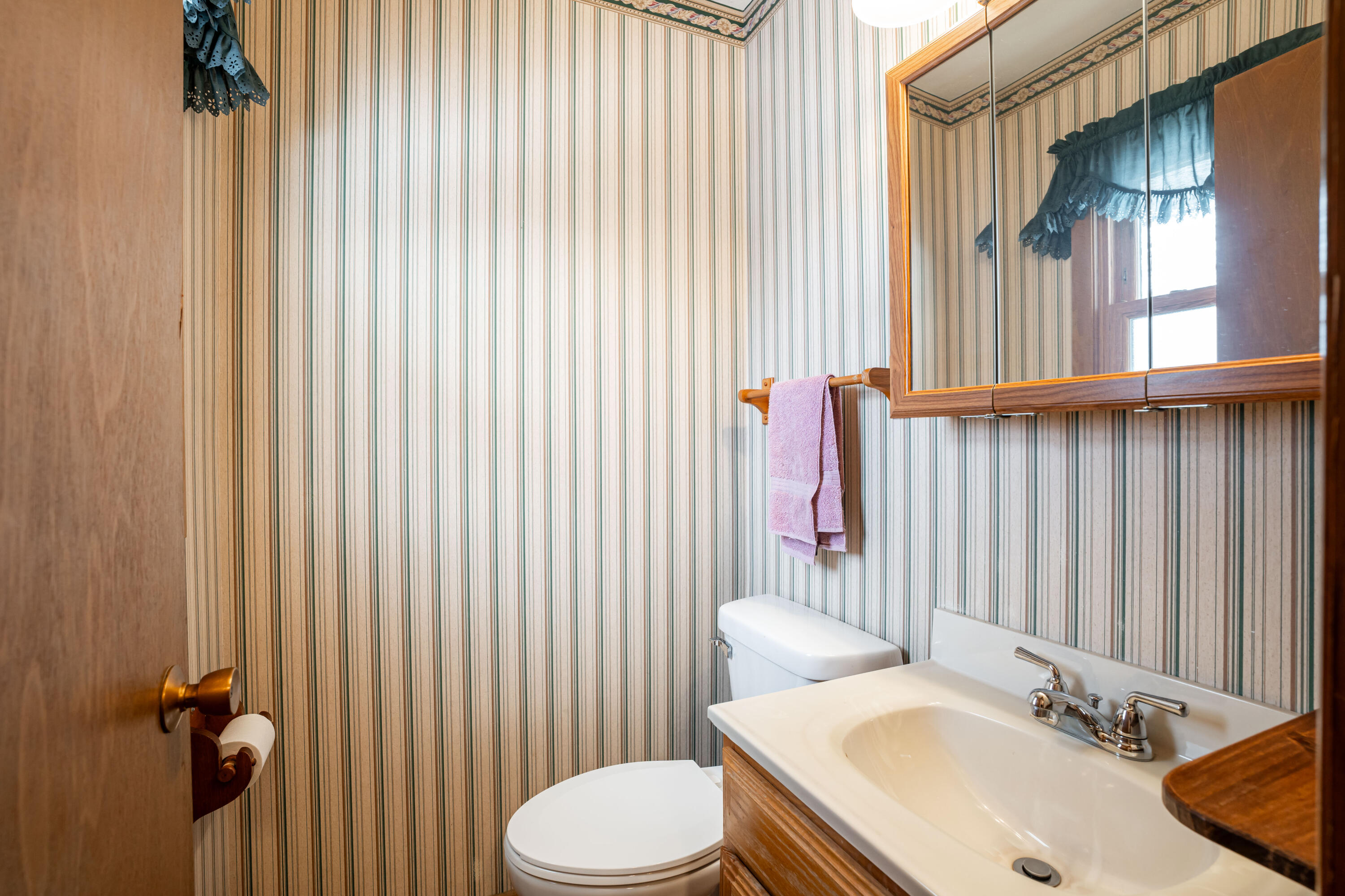 W136N8741 Esquire Road Menomonee Falls, WI 53051 - Photo 26 of 45 half bath