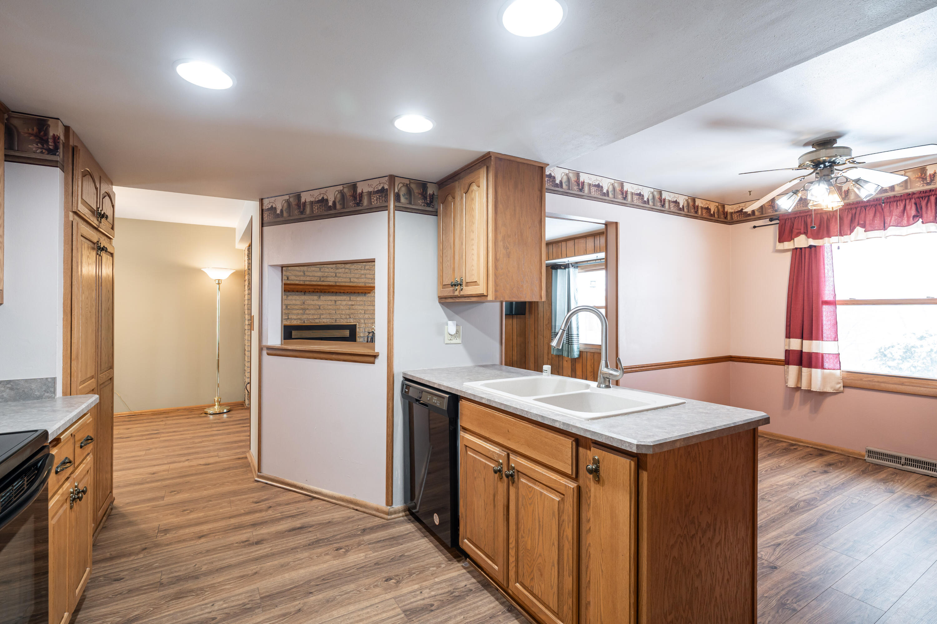 W136N8741 Esquire Road Menomonee Falls, WI 53051 - Photo 5 of 45 Kitchen