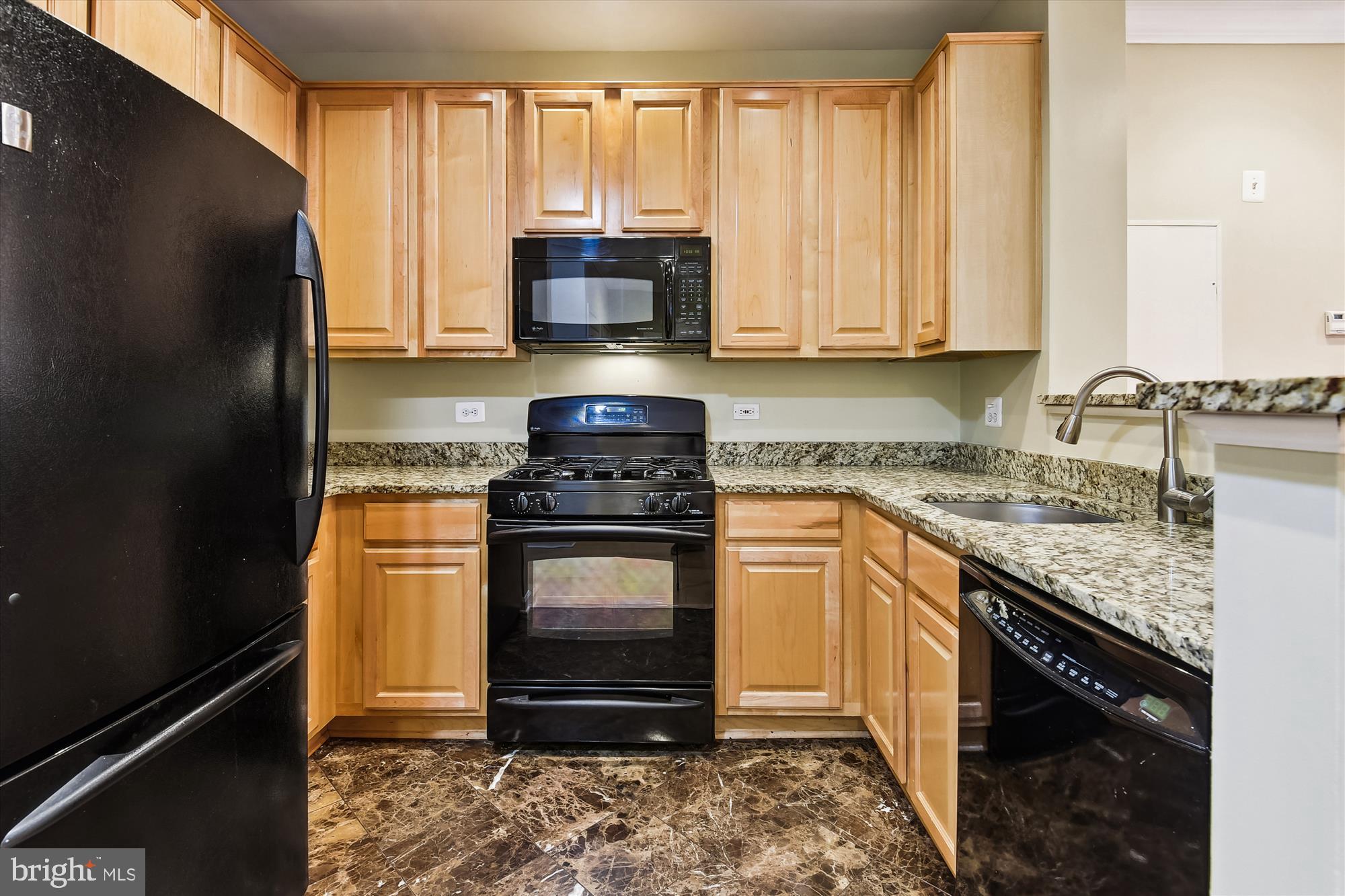 12000 Market Street, Unit 354 Reston, VA 20190 - Photo 14 of 69 Kitchen