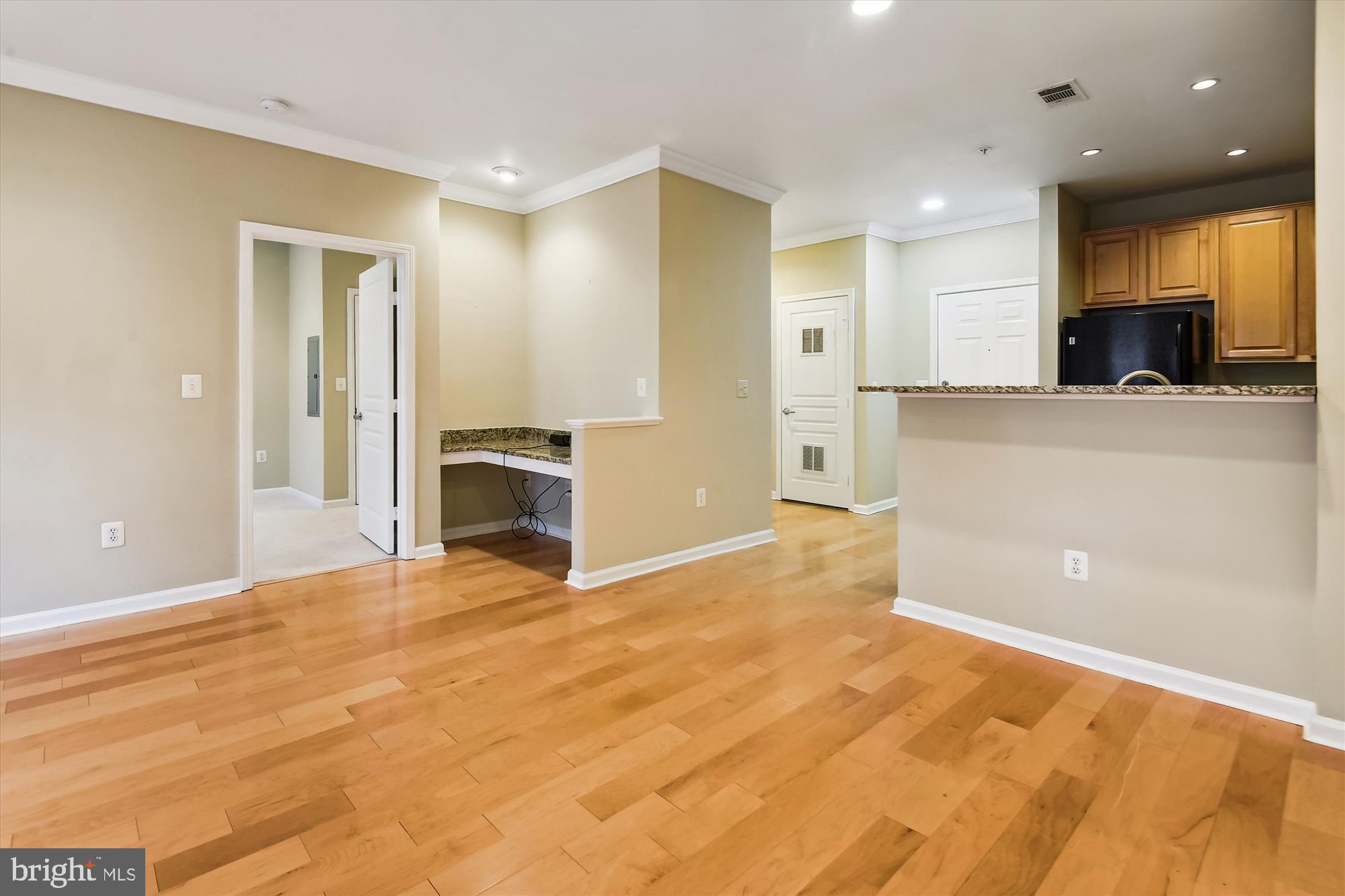 12000 Market Street, Unit 354 Reston, VA 20190 - Photo 18 of 69 Living room