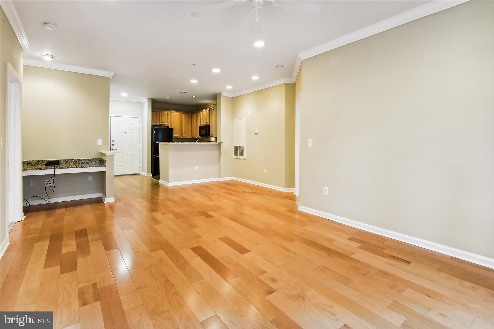 12000 Market Street, Unit 354 Reston, VA 20190 - Photo 19 of 69 Living room