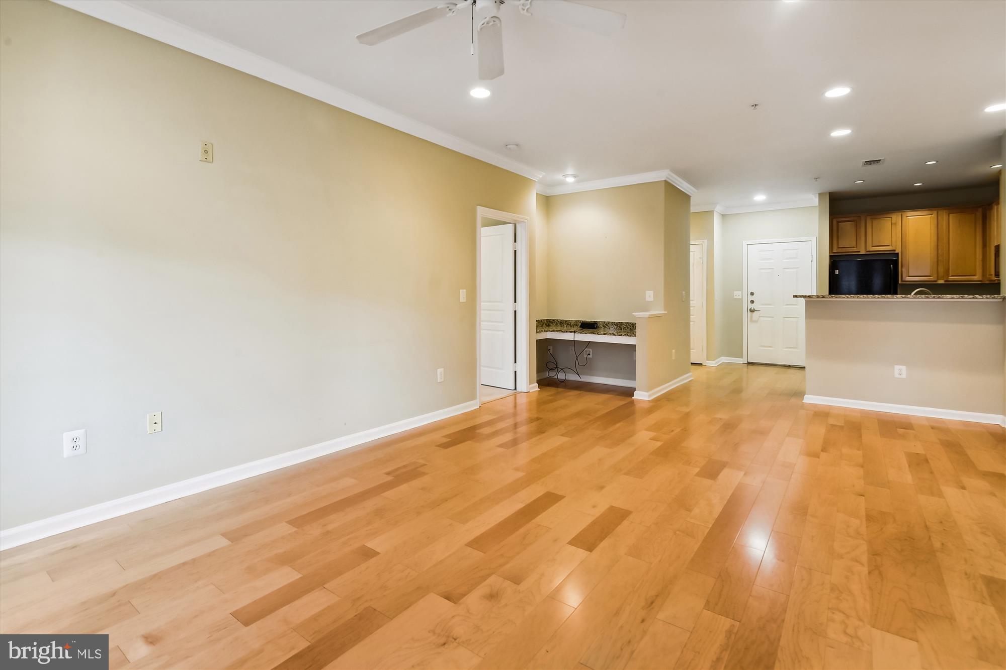 12000 Market Street, Unit 354 Reston, VA 20190 - Photo 22 of 69 Living room