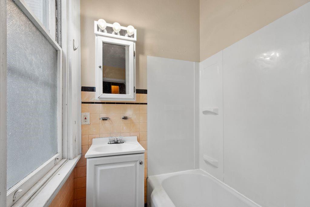 25 Divinity Street Pittsburgh, PA 15214 - Photo 10 of 27 Gallery Image 10