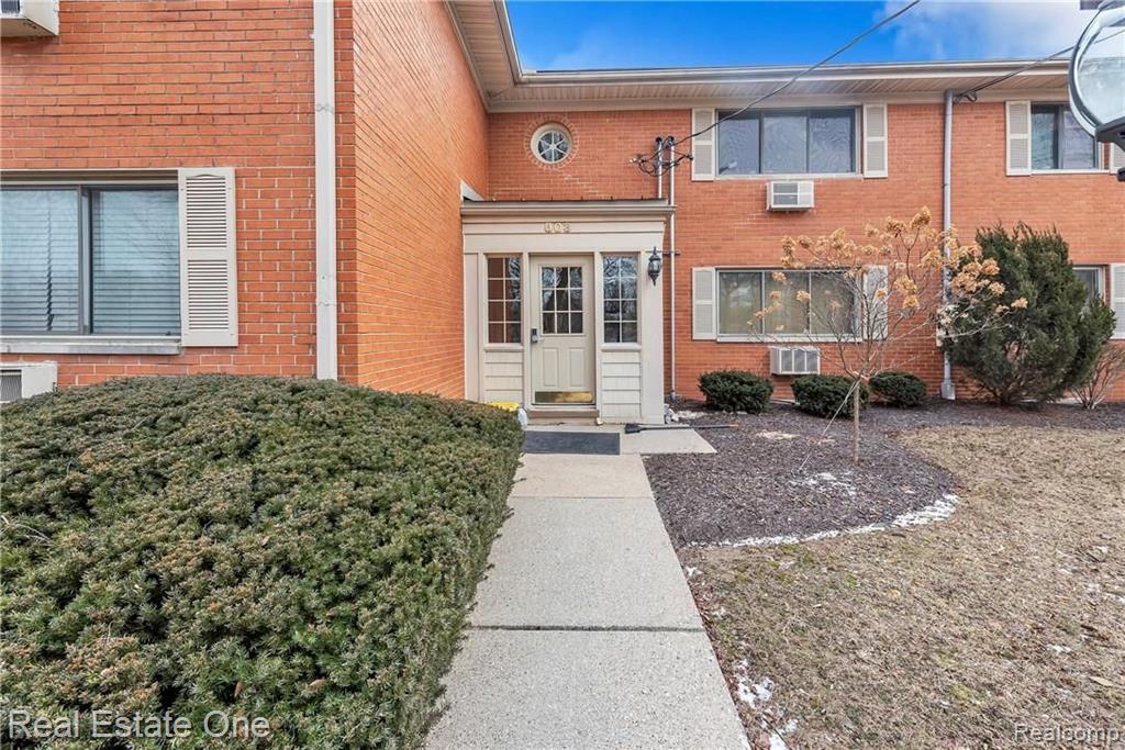 803 Plate Street Rochester, MI 48307 - Photo 2 of 22
