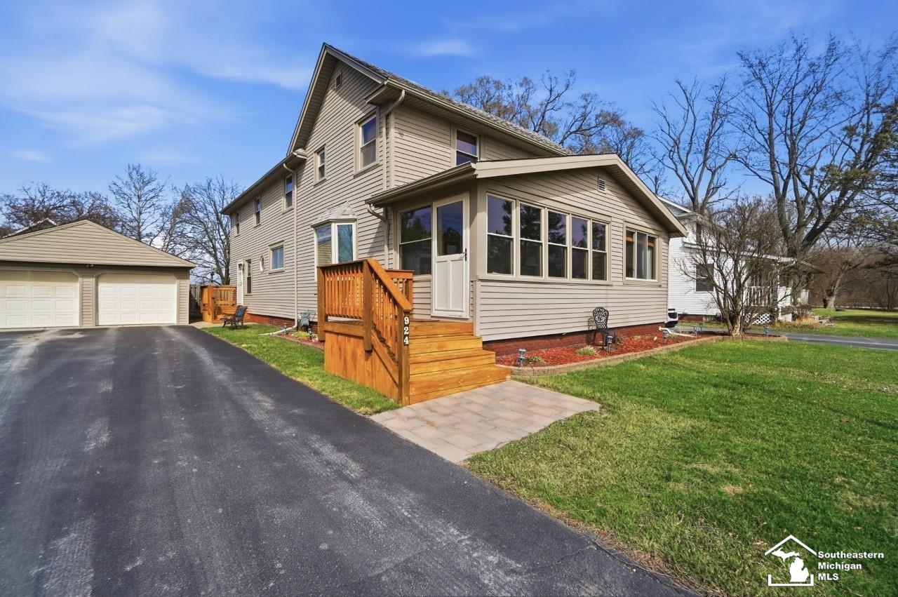 924 Hawthorn Street Temperance, MI 48182 - Photo 1 of 61