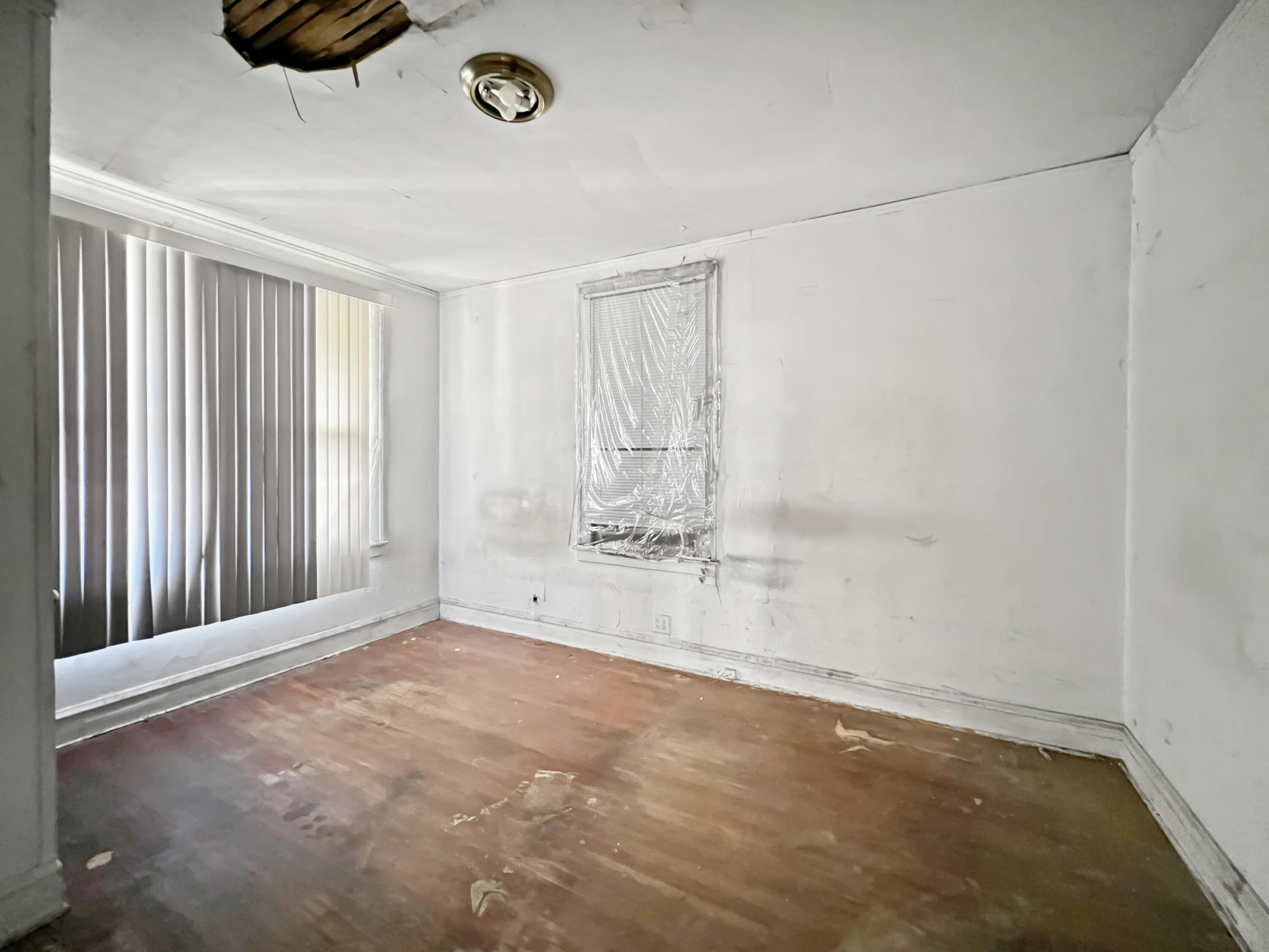 4442 Adams Street Gary, IN 46408 - Photo 6 of 13 3000x2250