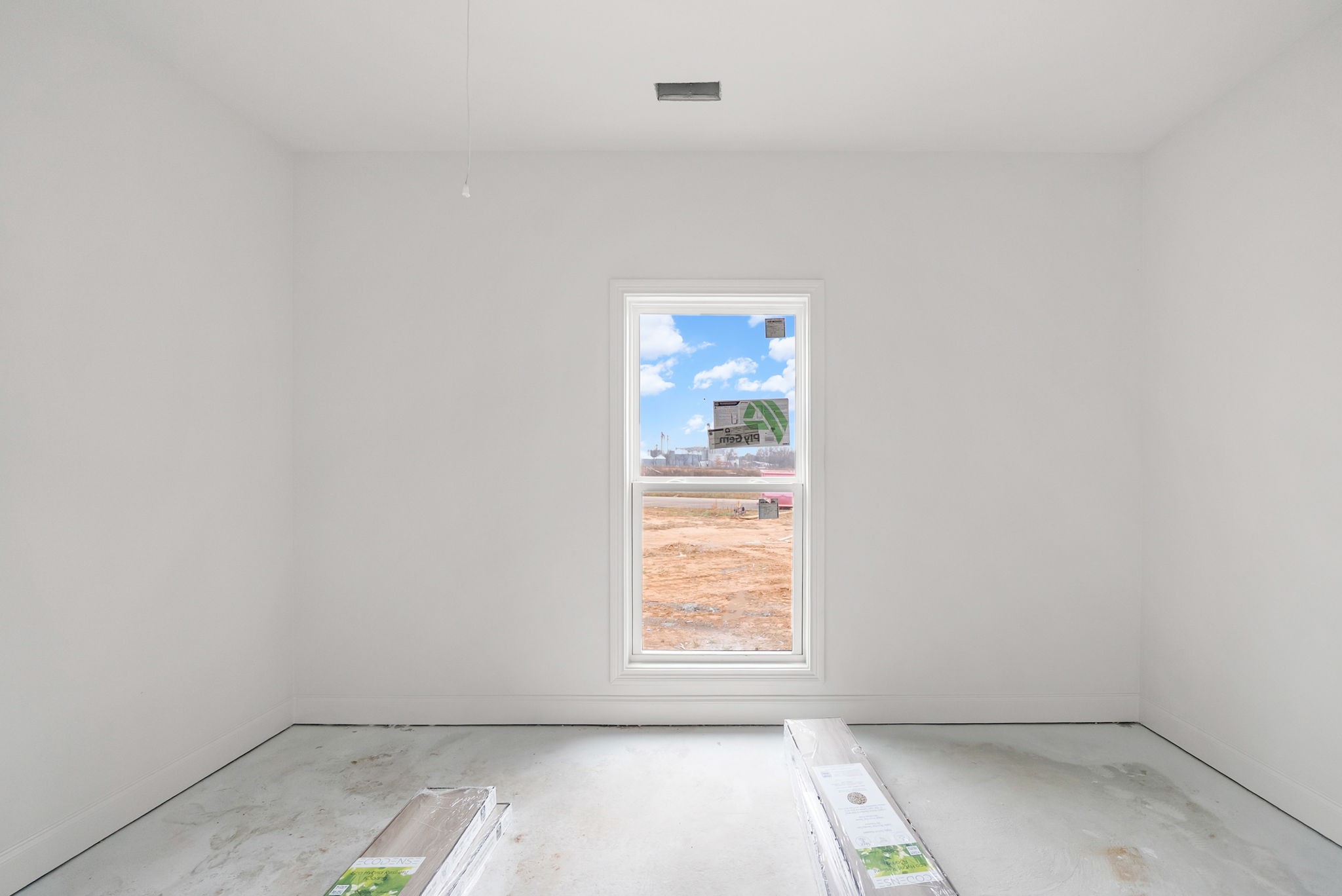 2108 Chivalry Way Clarksville, TN 37040 - Photo 32 of 49 an empty room with a window