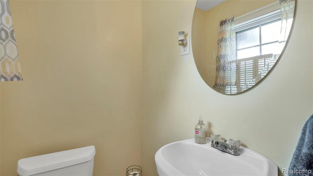 37 Miami Road Pontiac, MI 48341 - Photo 17 of 35