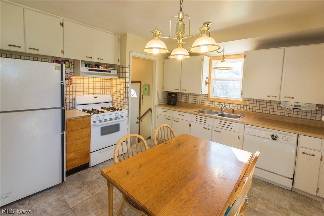 11003 Windham Road Parma, OH 44130 - Photo 11 of 24