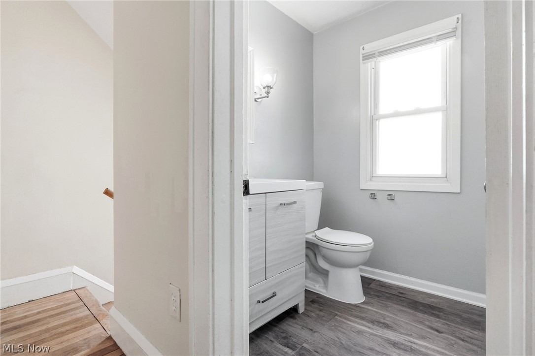 3657 Silsby Road University Heights, OH 44118 - Photo 25 of 49 full bath is located at top of steps to 2nd level