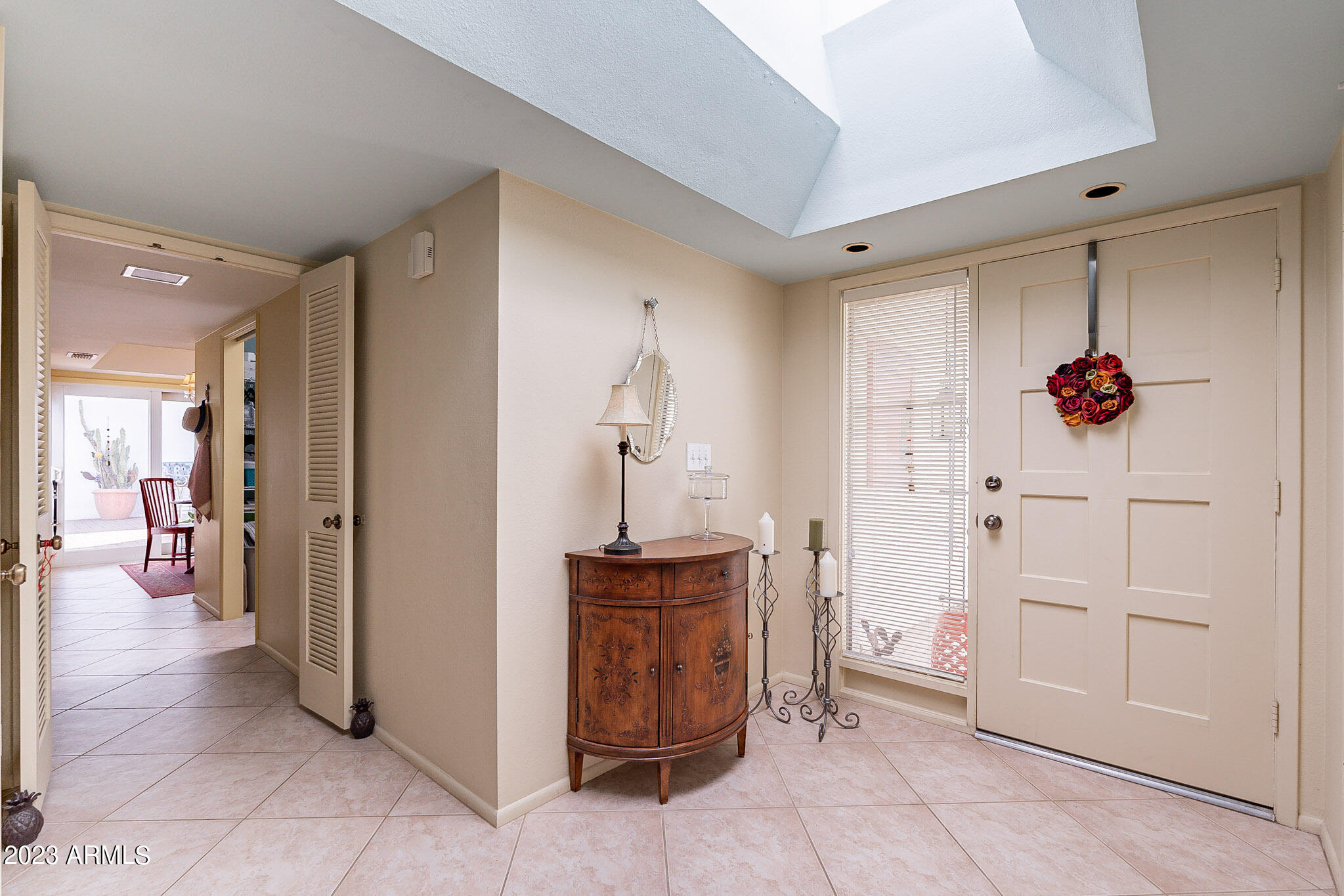124 East Boca Raton Road Phoenix, AZ 85022 - Photo 3 of 31 Light and Bright Foyer