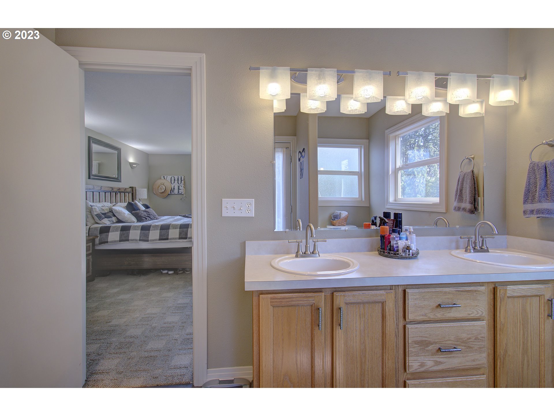 4702 Northeast 199th Street Ridgefield, WA 98642 - Photo 10 of 32 a en suite bathroom with a sink and a mirror