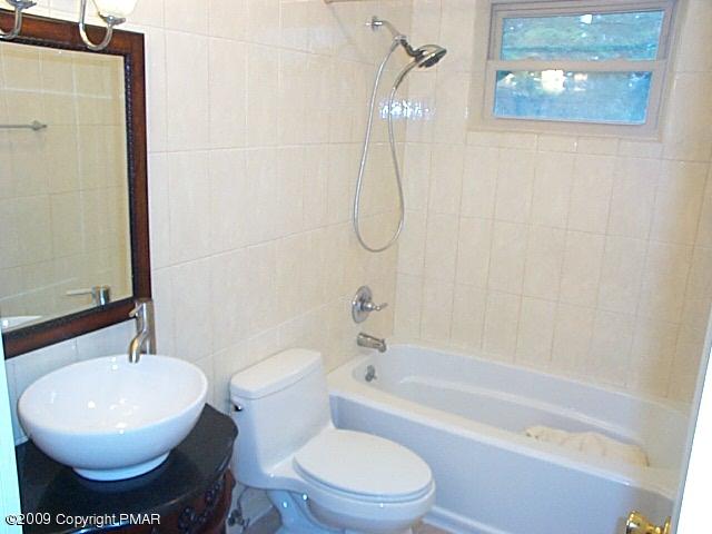 239 King Arthur Road Blakeslee, PA 18610 - Photo 12 of 17 Bathroom View